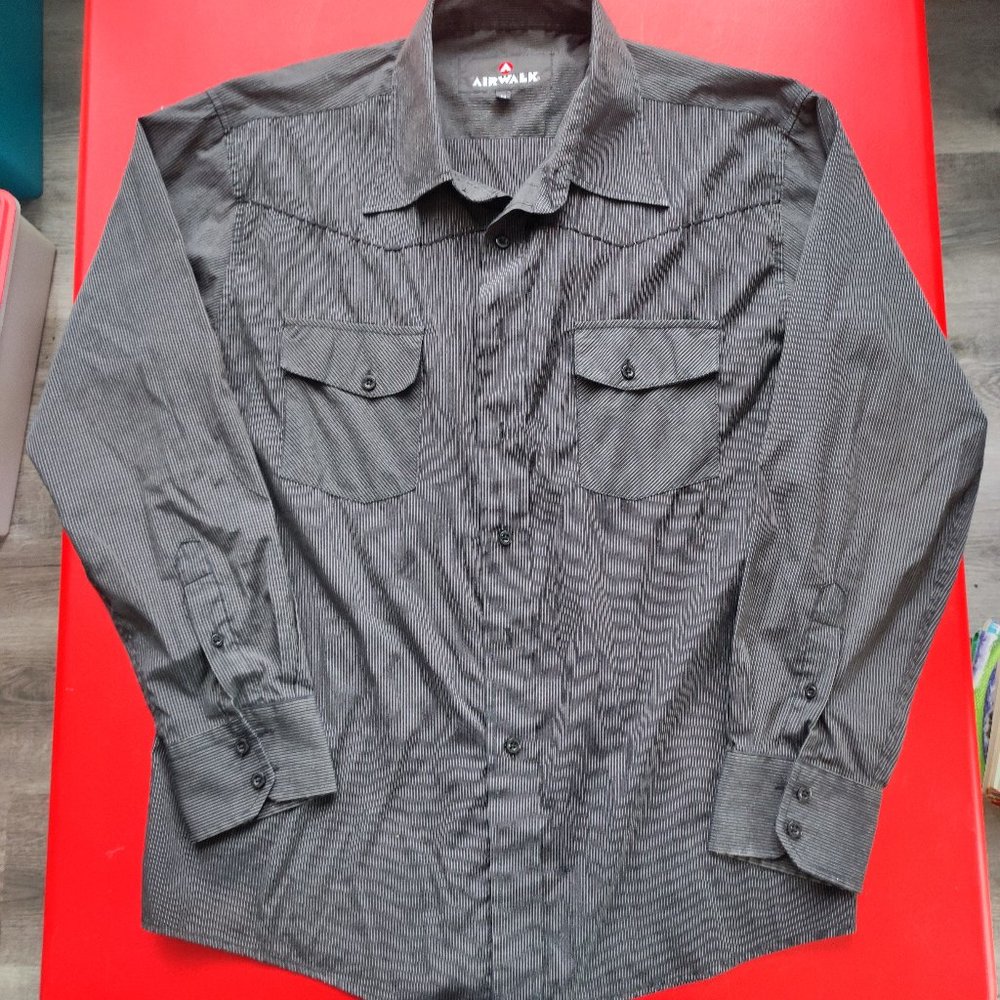 Airwalk long sleeve button down shirt grey stripe men's size M